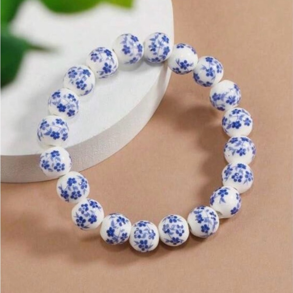 Elegant Blue and White Floral Beaded Bracelet - Picture 4 of 5